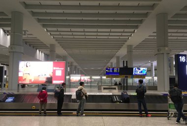 31. Mar 2025 'te Hong Kong Uluslararası Havalimanı' nda bagaj toplama alanı - JPG Dosyası Olarak Stock Image