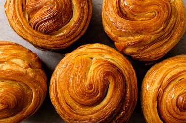 Montblanc Danimarka Pastası tatlı ve yumuşak dağ şeklinde