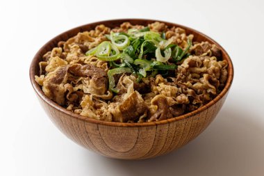 Beyaz arkaplanda Gyudon