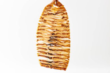 beyaz zemin üzerinde ızgara kalamar