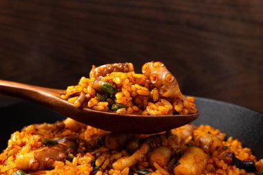 Baharatlı ahtapot ahtapotlu pilav ve ahtapot.