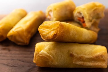 Sebzeli çıtır börek.