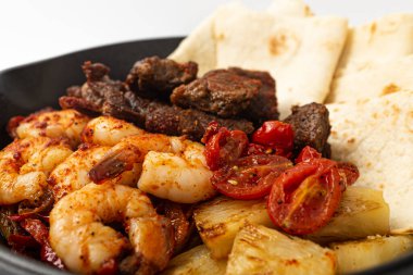 Beyaz arkaplanda Fajitas