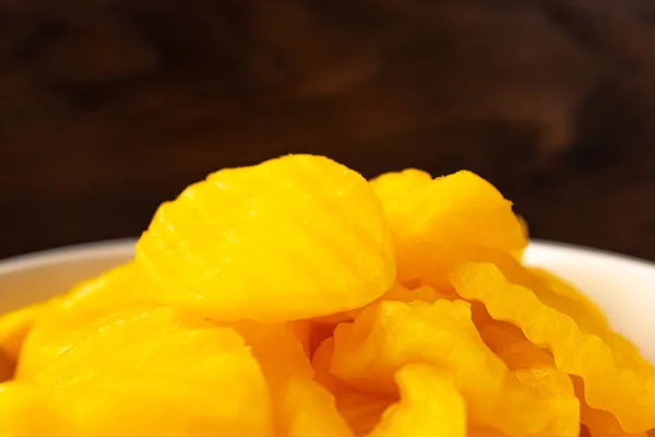 パクチー漬け大根黄色とクチナシ — ストック写真