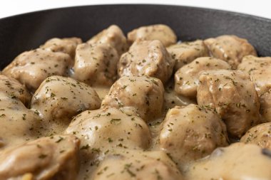 Beyaz arkaplanda Kttbullar