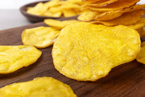 stock image Sweet and crunchy sweet potato chips made from thinly sliced sweet potatoes