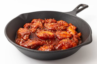 Beyaz arkaplanda maymunbalığı bulgogi