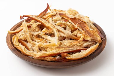 Beyaz arkaplanda hamur işi kalamar