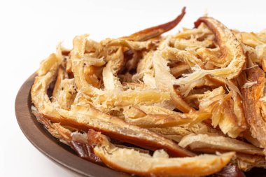 Mürekkep balığından yapılmış. Tatlı ve çiğnenmiş yemek. Aperatif olarak mürekkep balığı.