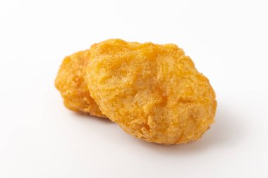 beyaz zemin üzerine tavuk kanadı