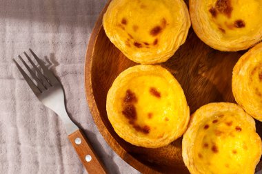 Portekiz usulü tatlı yumurtalı tartlar.