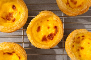 Portekiz usulü tatlı yumurtalı tartlar.