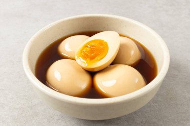 Soya soslu marine edilmiş haşlanmış yumurta.