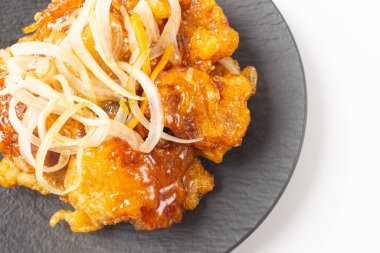 Çıtır Tatlı ve Ekşi Guo Bao Rou Tabağı