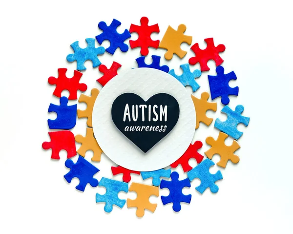 Autisme Bewustzijnstekst Zwart Hart Hartvormig Schoolbord Krijtbord Wit Papieren Cirkel — Stockfoto