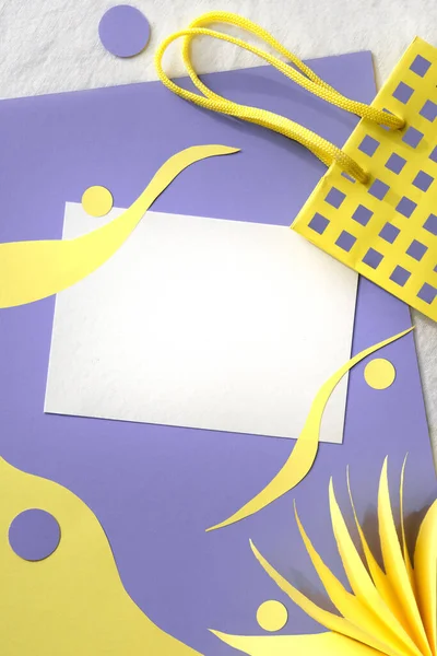 Gelaagde Paars Gele Papieren Achtergrond Met Papier Ventilator Cirkels Vlinders — Stockfoto