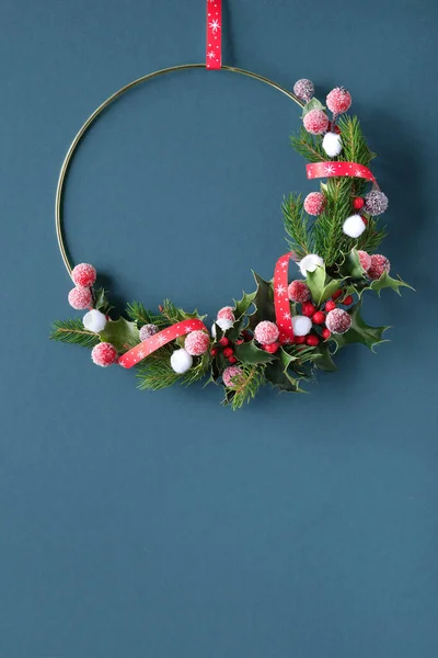Christmas Wreath Holly Fir Twigs Frosted Red Berries Flat Lay — Stock Photo, Image