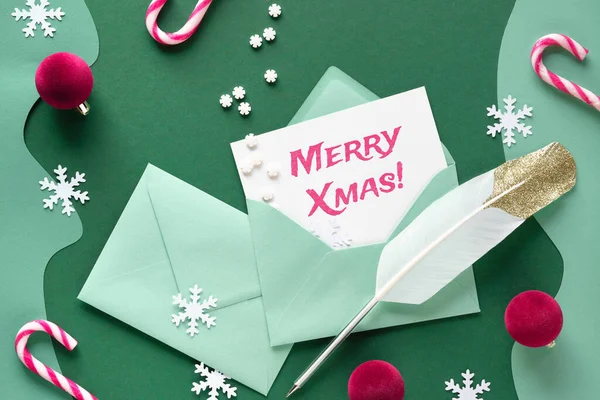 Γράφοντας Χριστουγεννιάτικους Χαιρετισμούς Πένα Και Ευχετήριες Κάρτες Χάρτινους Φακέλους Χριστούγεννα — Φωτογραφία Αρχείου