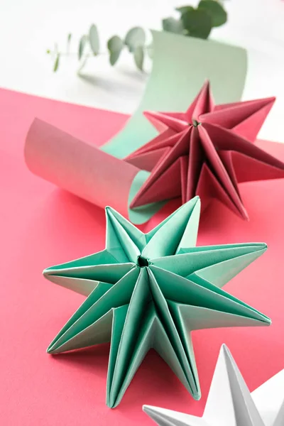 Canlı Origami Kağıtları Yapımı Noel Süslemeleri Self Katmanlı Arka Planda — Stok fotoğraf