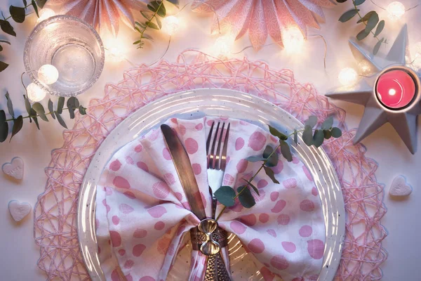 Christmas Xmas Table Settingm Setup Pink Paper Fans Fragrant Eucalyptus — Stock Photo, Image