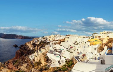 Yunanistan 'daki Santorini adası, Oia köyüne kuş bakışı.