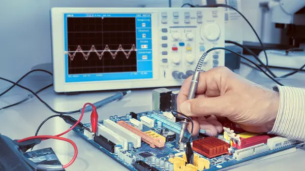 Electronics Repair Service Hands Senior Tech Reparing Electronic Circuit — Stock Photo, Image