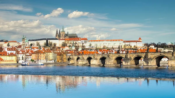 Charles Bridge Vitus Cathedral Och Andra Historiska Byggnader Prag Panorama — Stockfoto