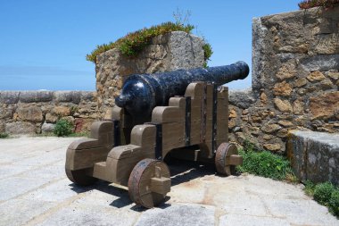 Sao Francisco Kalesi 'ndeki Canon Xavier, Portekiz, Porto yakınlarında Atlantik kıyısındaki ortaçağ kalesi..