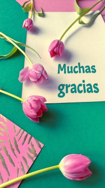 Pembe laleler canlı yeşil ve pembe arkaplanlı ve üzerinde 