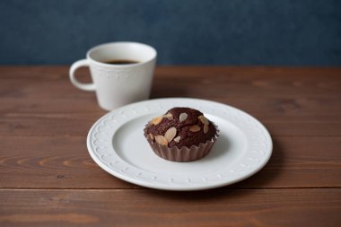 Kahveli kek ve çikolatalı kek.