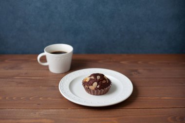 Kahveli kek ve çikolatalı kek.