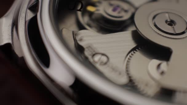 Old Classic Clock Works Automatic Movement Functioning — Video