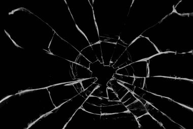 Kırık cam dokusu. Siyah arkaplanda bir toptan delik