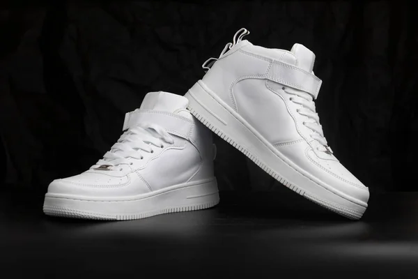 Zapatillas Deporte Hombre Blancas Cuero Zapatos Deportivos Casuales Para Hombres —  Fotos de Stock