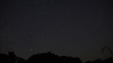 Ufukta yıldızlı güzel sinematik hızlandırılmış çekim.