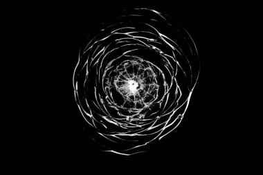 Kırılmış cam üzerinde siyah bir arka plan dokusu.