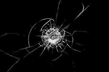 Kırılmış cam üzerinde siyah bir arka plan dokusu.