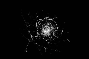 Kırılmış cam üzerinde siyah bir arka plan dokusu.