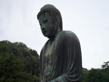 Kamakura, Japonya 23 Eylül 2017: Daibutsu yeşil bakır Buda heykeli turistik ilgi odağı