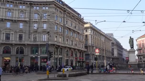 Милан Италия Декабря 2022 Piazza Cordusio Город Известный Торговая Улица — стоковое видео