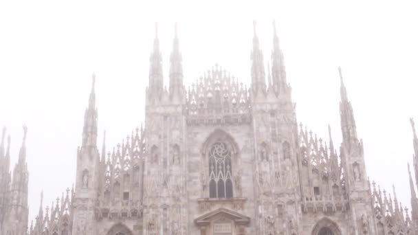 Milão Duomo Itália Catedral Gótica Manhã Dia Nebuloso Inverno Close — Vídeo de Stock