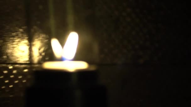 Gece Karanlığında Mum Yanıp Sönüyor Banyoda Yansıyor Romantik Havalı Bir — Stok video