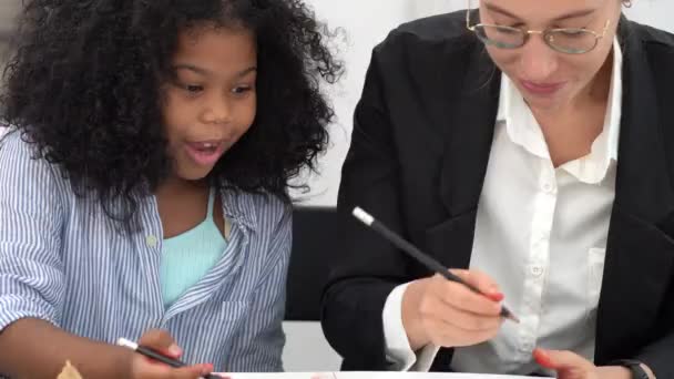 International Diversity Study Environment Black Mixed Race Elementary School Kid — Videoclip de stoc