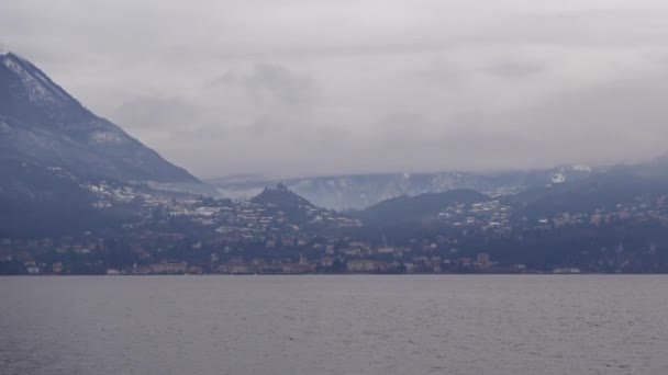 12月 意大利瓦伦湖畔的贝拉吉奥村在寒冷的冬季被白雪覆盖 — 图库视频影像
