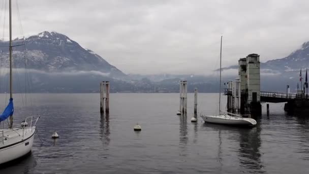 Varenna Shore Lake Como Italy Vacation Destination Cold Snowy Winter — Vídeo de Stock