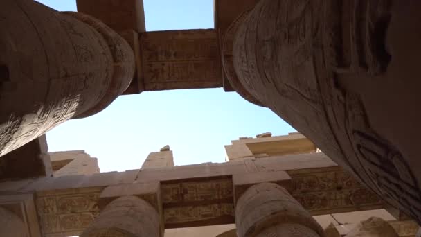 Gran Sala Columnas Pilares Vigas Enorme Estructura Karnak Templo Luxor — Vídeos de Stock