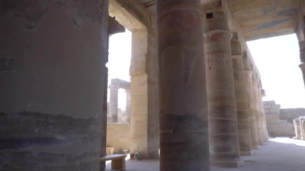 Karnak Templo Coluna Corredor Com Azul Turquesa Pintura Cores Deixou — Vídeo de Stock