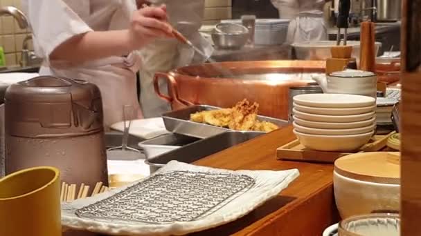 Osaka Japón Mayo 2023 Cocina Fresca Tempura Frita Por Chef — Vídeos de Stock