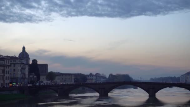 Florença Itália Skyline Ponte Rio Sopro Murmuração Estorninho Rebanho Formação — Vídeo de Stock