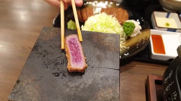 Comida Japonesa Set Gyukatsu Carne Res León Frito Con Corteza — Vídeo de stock